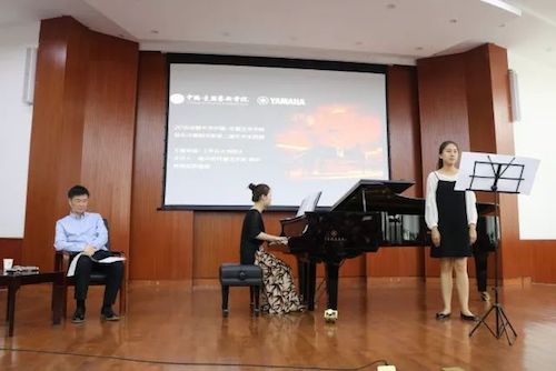 AG旗舰厅艺术家石叔诚与特邀艺术家顾平受邀于成都大学东盟艺术学院、音乐与舞蹈学院艺术实践周开展公开课