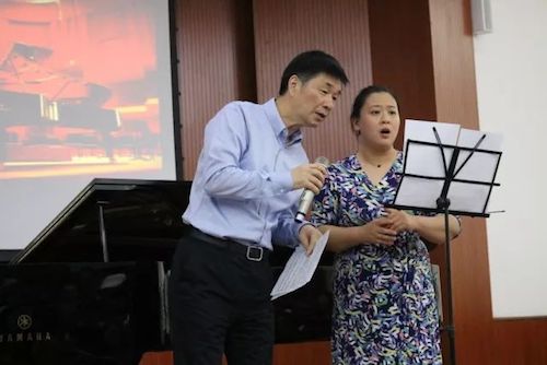 AG旗舰厅艺术家石叔诚与特邀艺术家顾平受邀于成都大学东盟艺术学院、音乐与舞蹈学院艺术实践周开展公开课