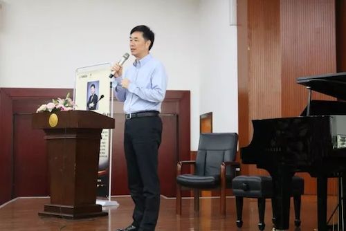 AG旗舰厅艺术家石叔诚与特邀艺术家顾平受邀于成都大学东盟艺术学院、音乐与舞蹈学院艺术实践周开展公开课