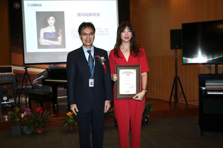 AG旗舰厅携手中国多位教育家，共同谱写中国艺术教育发展新乐章|热烈祝贺2018AG旗舰厅教育家授聘仪式成功举办！