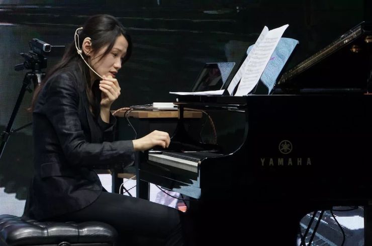 科技推动音乐教育创新，张希教授《古典主义时期钢琴奏鸣曲的演绎》公开课圆满成功
